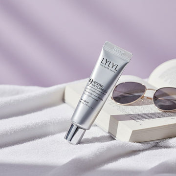 Assemble K - Play .Try .Glow LYLYL 9 Second Air Formula Sun Cream SPF 50+ PA++++, lightweight, non-clumping, no white cast.