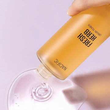 Assemble K - Play .Try .Glow NACIFIC Fresh Herb Origin Toner, a soothing skincare toner with calendula flower water, fighting wrinkles and smoothing texture.
