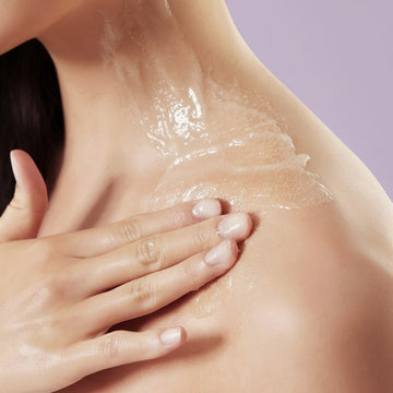 Assemble K - Play .Try .Glow Perfume Therapy Body Scrub Sunset, a gentle sugar scrub with a fruity-floral-woody scent.