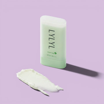 Assemble K - Play .Try .Glow Green Apple No-Sebum Sunstick SPF50+ PA++++ with a swatch of product texture.