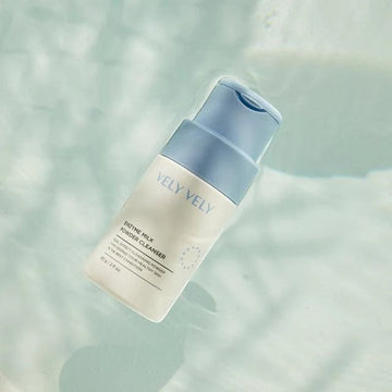 Assemble K - Play .Try .Glow VELY VELY Enzyme Greentea Powder Cleanser 60g, a gentle exfoliating facial cleanser with green tea.