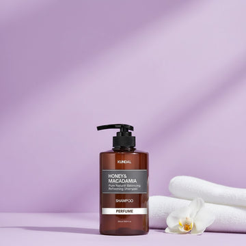 Assemble K - Play .Try .Glow Kundal Honey & Macadamia Baby Powder Shampoo 500ml, a brown bottle with a pump dispenser.
